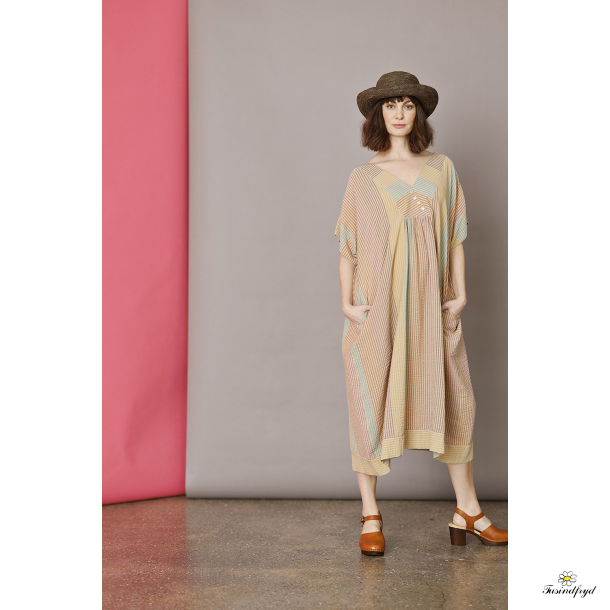 Lang kjole med multi striber 