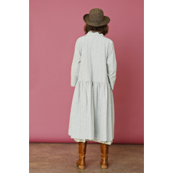 Lang kjole med grnne striber 